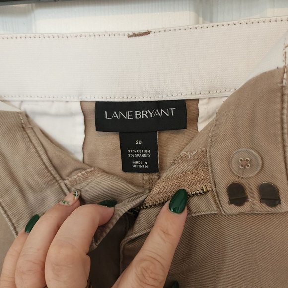 Lane Bryant Womens Dark Khaki/Light Brown 5" Inseam Shorts with Pocket Detail Si - Picture 5 of 5